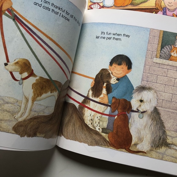 2 thanksgiving books - Picture 11 of 12